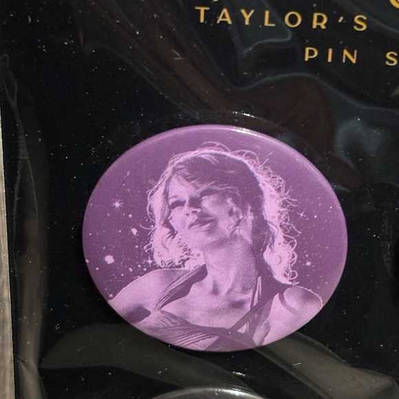 Taylor's Version Speak Now Pin Set - Picture 5 of 6